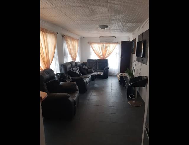 3 BEDROOM SEMI DETACHED FOR SALE IN TRENANCE PARK